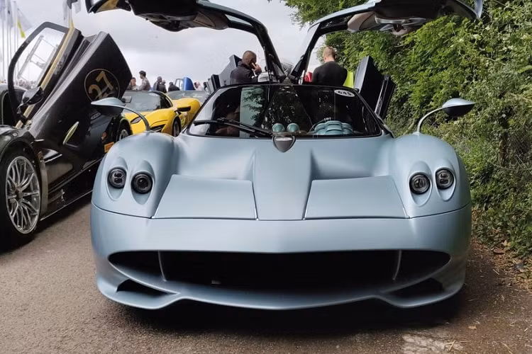 Tròn 10 năm ra mắt mẫu xe Pagani Huayra còn được mệnh danh là thần gió, hãng xe Ý đã cho ra mắt 1 biến thể vô cùng đặc biệt mang tên gọi Pagani Huayra Codalunga đặc biệt với việc chỉ 5 xe được sản xuất trên toàn thế giới.