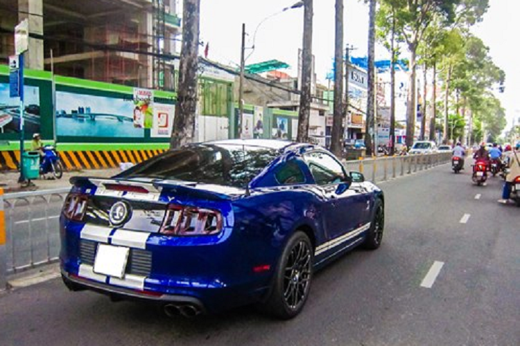 Với 662 mã lực, Ford Mustang Shelby GT500 dư sức đe doạ các mẫu siêu xe đang có mặt tại Việt Nam như McLaren 570S, Audi R8, Mercedes-Benz SLR McLaren hay Lamborghini Murcielago.