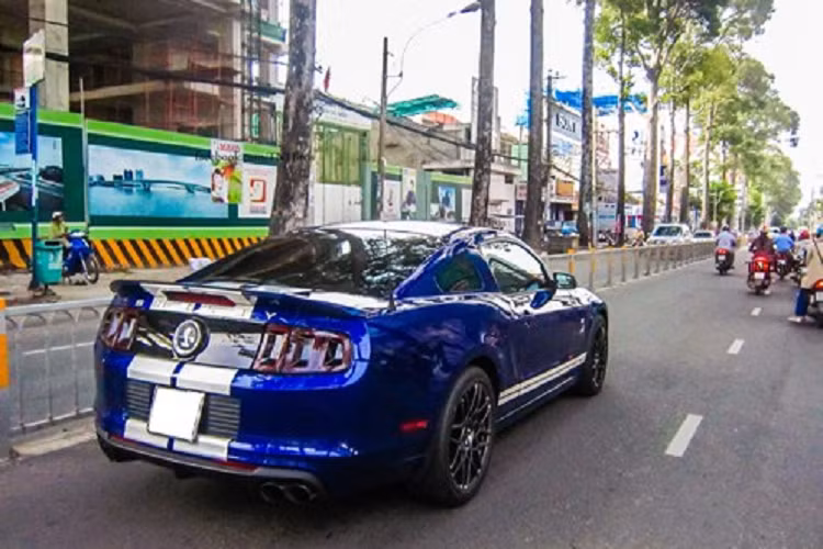 Với 662 mã lực, Ford Mustang Shelby GT500 dư sức đe doạ các mẫu siêu xe đang có mặt tại Việt Nam như McLaren 570S, Audi R8, Mercedes-Benz SLR McLaren hay Lamborghini Murcielago.