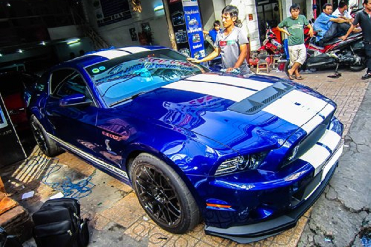 Mới đây, ông Đặng Lê Nguyên Vũ - nhà sưu tập xe lớn nhất Việt Nam đã mua 1 chiếc Ford Mustang Shelby GT500 đời 2013 vốn chỉ có đúng 1 xe xuất hiện trong nước.