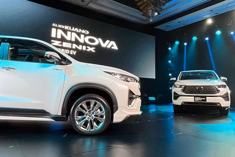 Toyota Innova Hybrid 2023 