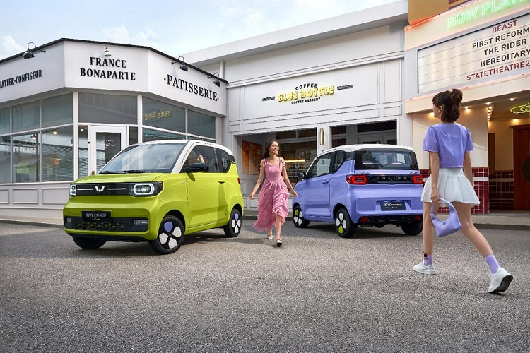 Vào hồi tháng 3 năm ngoái, thương hiệu Wuling của liên doanh SAIC-GM-Wuling đã vén màn phiên bản Macaron của mẫu xe ôtô điện Hongguang Mini EV 2023 giá rẻ ở thị trường Trung Quốc. Sau hơn 1 năm, phiên bản Macaron tiếp tục được nâng cấp với 2 màu sơn mới bắt mắt hơn.