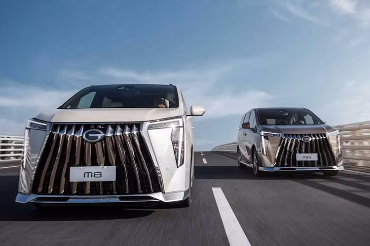 So với thế hệ trước, GAC M8 2023 có kích thước lớn hơn, các số đo chiều dài x chiều rộng x chiều cao lần lượt là 5.212 x 1.89 x 1.823mm, chiều dài cơ sở 3.070mm.