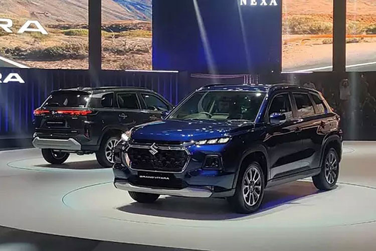 Được biết, có khoảng 46% khách hàng đặt mua mẫu xe này đã chọn phiên bản Hybrid. Dự kiến, giá xe Suzuki Grand Vitara 2022 sẽ chính thức được công bố trong tháng này. Tại thị trường Ấn Độ, mẫu SUV hạng B này sẽ cạnh tranh với Kia Seltos và Hyundai Creta.