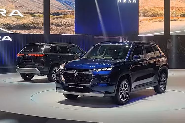 Được biết, có khoảng 46% khách hàng đặt mua mẫu xe này đã chọn phiên bản Hybrid. Dự kiến, giá xe Suzuki Grand Vitara 2022 sẽ chính thức được công bố trong tháng này. Tại thị trường Ấn Độ, mẫu SUV hạng B này sẽ cạnh tranh với Kia Seltos và Hyundai Creta.