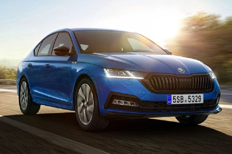 Khi mua Skoda Octavia, khách hàng có thể chọn nhiều loại động cơ khác nhau, từ máy xăng, máy dầu, plug-in hybrid, mild hybrid cho đến khí nén thiên nhiên CNG. Đầu tiên là động cơ xăng TSI 1.0L, cho công suất tối đa 108 mã lực và mô-men xoắn cực đại 200 Nm. Động cơ đi với hộp số sàn 6 cấp, cho phép xe tiêu thụ lượng xăng trung bình 5,1 lít/100 km và đạt vận tốc tối đa 202 km/h.
