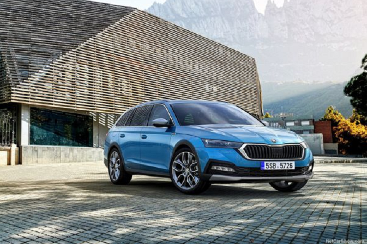 Thứ ba là động cơ xăng TSI 2.0L, kết hợp với hộp số tự động 7 cấp và hệ dẫn động 4 bánh. Động cơ này sản sinh công suất tối đa 187 mã lực và mô-men xoắn cực đại 320 Nm. Nhờ đó, Skoda Octavia tiêu thụ trung bình 6,9 lít xăng/100 km và đạt vận tốc tối đa 229 km/h. 