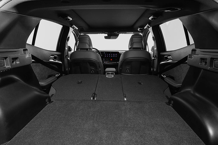 Cung cấp sức mạnh cho Sportage PHEV là động cơ 4 xi-lanh tăng áp 1.6 L sản sinh công suất 177 mã lực (130 kilowatt). Nó kết hợp với một động cơ điện 66,9 kilowatt và pin lithium-polymer 13,8 kwh. Khi được kết nối với bộ sạc Cấp 2, Sportage có thể sạc đầy pin sau khoảng 2 giờ.