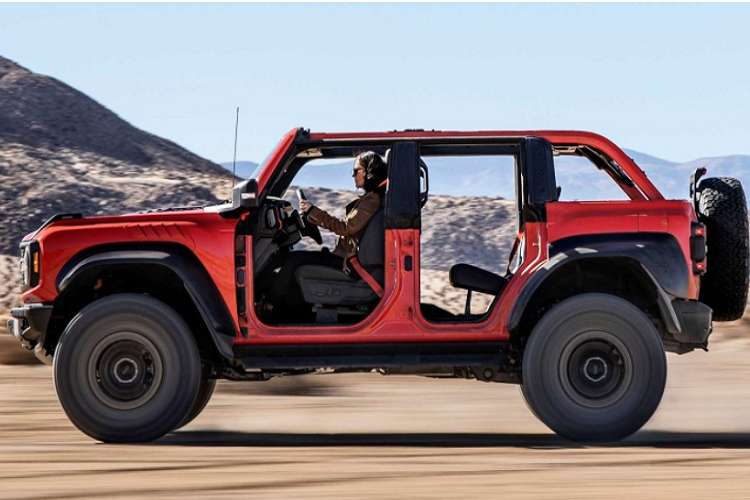 Tại thị trường Mỹ, giá xe Ford Bronco Raptor 2022 có mức bán ra khởi điểm từ 69.995 USD (khoảng 1,59 tỷ đồng). Giống như các phiên bản khác, Bronco Raptor còn cung cấp nhiều gói trang bị và phụ kiện tùy chọn nhưng Ford hiện chưa công bố chi tiết.