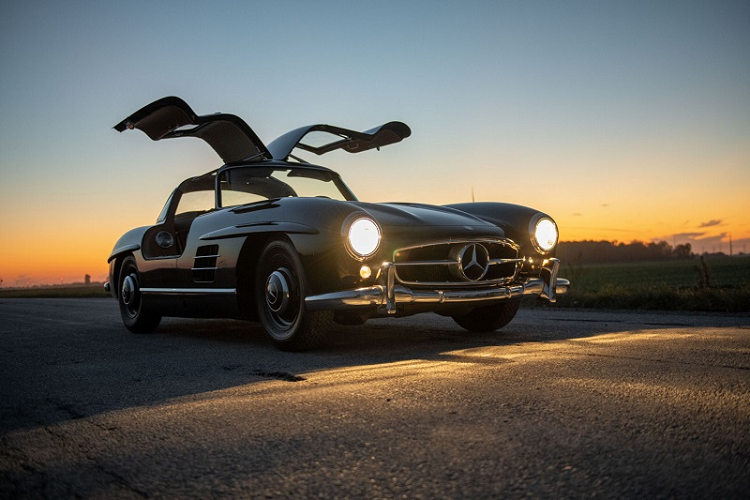 RM Sotheby’s không đề cập đến quãng đường mà chiếc Mercedes-Benz 300 SL Gullwing này đã lăn bánh. Mặc dù vậy, một chiếc Mercedes-Benz 300 SL Gullwing 1955 bản giới hạn chắc chắn vẫn thu hút rất nhiều người khi được bán đấu giá.