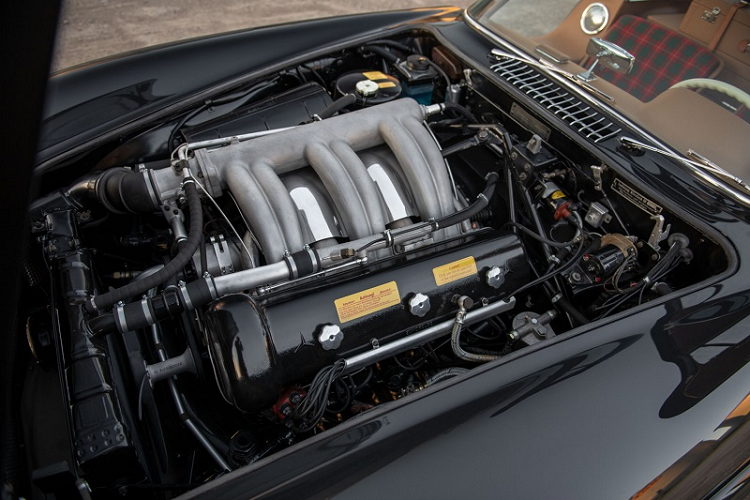 Trong lần trùng tu lớn nhất, các bộ phận cơ khí của Mercedes-Benz 300 SL Gullwing tiếp tục được chế tạo lại.