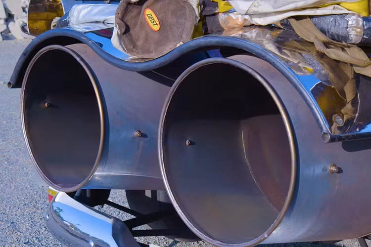 Với nguồn sức mạnh nói trên, Hot Streak II có thể đạt vận tốc 563 km/h, mặc dù Proffitt II nói rằng anh ấy "chỉ" đạt được khoảng 547 km/h mà thôi. Điều ấn tượng hơn cả là chiếc xe sẽ chỉ cần vài giây để đạt đến tốc độ, và khi cặp dù dài gần 5 mét được thả ra, người lái sẽ phải chịu trọng lực tương đương -10 G vào lúc giảm tốc ban đầu.