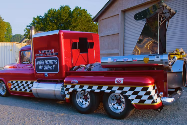 Anh đã chớp lấy cơ hội có được chiếc xe bán tải đặc biệt của Shockley, đổi tên nó thành Hot Streak II quái vật theo tên chiếc xe đua drag của ông nội anh.