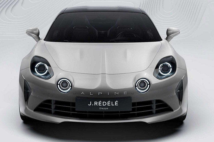 Hai phiên bản cao cấp hơn là A110 GT và A110 S có mức công suất đầu ra lên tới 296 mã lực, mô-men xoắn đạt mức 340 Nm. Cả hai phiên bản cao cấp này đều có khả năng tăng tốc từ 0 - 100 km/h chỉ trong vòng 4,2 giây. Phiên bản A110 GT có tốc độ giới hạn ở mức 250 km/h và phiên bản A110 S có thể đạt tốc độ tối đa ở mức 260 km/h.