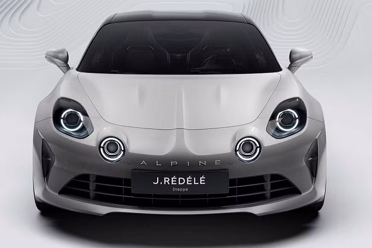 Hai phiên bản cao cấp hơn là A110 GT và A110 S có mức công suất đầu ra lên tới 296 mã lực, mô-men xoắn đạt mức 340 Nm. Cả hai phiên bản cao cấp này đều có khả năng tăng tốc từ 0 - 100 km/h chỉ trong vòng 4,2 giây. Phiên bản A110 GT có tốc độ giới hạn ở mức 250 km/h và phiên bản A110 S có thể đạt tốc độ tối đa ở mức 260 km/h.