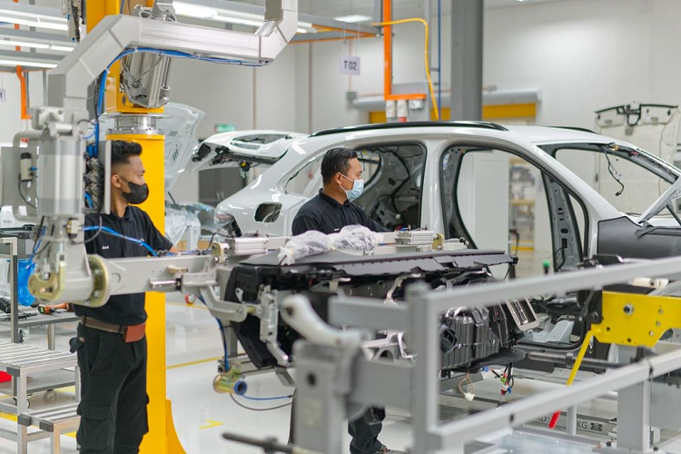 Albrecht Reimold, thành viên Ban Điều hành Sản xuất và Hậu cần của Porsche Cayenne tại Malaysia cho biết:” Địa điểm lắp ráp mới tại Malaysia đáp ứng nhu cầu cụ thể của thị trường và hoạt động cùng với mạng lưới các địa điểm sản xuất đã được thiết lập của Porsche tại Châu Âu. Nó đáp ứng các tiêu chuẩn chất lượng toàn diện do Porsche đặt ra khi lắp ráp các mẫu xe thể thao của Porsche ”.