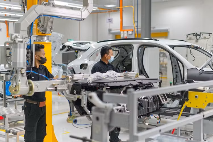 Albrecht Reimold, thành viên Ban Điều hành Sản xuất và Hậu cần của Porsche Cayenne tại Malaysia cho biết:” Địa điểm lắp ráp mới tại Malaysia đáp ứng nhu cầu cụ thể của thị trường và hoạt động cùng với mạng lưới các địa điểm sản xuất đã được thiết lập của Porsche tại Châu Âu. Nó đáp ứng các tiêu chuẩn chất lượng toàn diện do Porsche đặt ra khi lắp ráp các mẫu xe thể thao của Porsche ”.