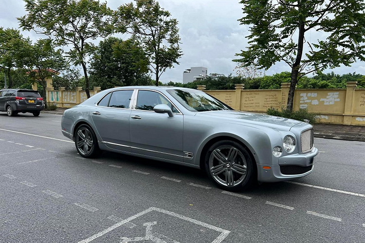 Đến nay, chiếc xe Bentley Mulsanne Le Mans Edition độc nhất tại Việt Nam đang được chào bán với mức giá từ 10 tỷ đồng, thậm chí có một số nơi rao bán xe lên đến 11,8 tỷ đồng. Với mức giá này, Bentley Mulsanne Le Mans Edition có thể dễ dàng đáp cánh ở một garage của nhà sưu tập xe nào đó tại Việt Nam.