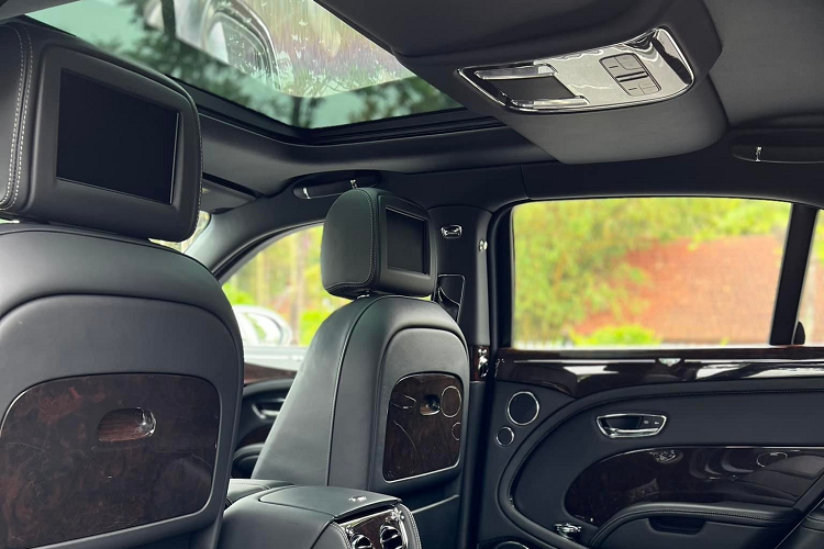 Bentley Mulsanne Le Mans Edition được cho ra đời vào năm 2013 để kỷ niệm 6 chiến thắng của Bentley tại cuộc đua khốc liệt nhất hành tinh là 24 Hours of Le Mans vào năm 1913. Toàn bộ 48 chiếc xe Bentley Mulsanne Le Mans Edition được sản xuất dành riêng cho thị trường Bắc Mỹ.