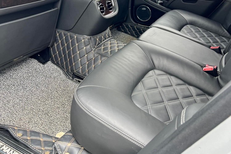 Được biết, số quãng đường công tơ mét mà chiếc xe siêu sang Bentley Mulsanne Le Mans Edition có một không hai tại dải đất hình chữ S này đã chạy được trên 57.000 km nhưng độ hiếm có hứa hẹn sẽ giúp xe sớm tìm thấy các chủ nhân yêu thích hãng xe Bentley.