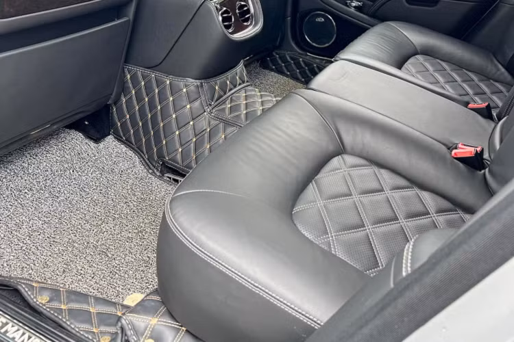 Được biết, số quãng đường công tơ mét mà chiếc xe siêu sang Bentley Mulsanne Le Mans Edition có một không hai tại dải đất hình chữ S này đã chạy được trên 57.000 km nhưng độ hiếm có hứa hẹn sẽ giúp xe sớm tìm thấy các chủ nhân yêu thích hãng xe Bentley.