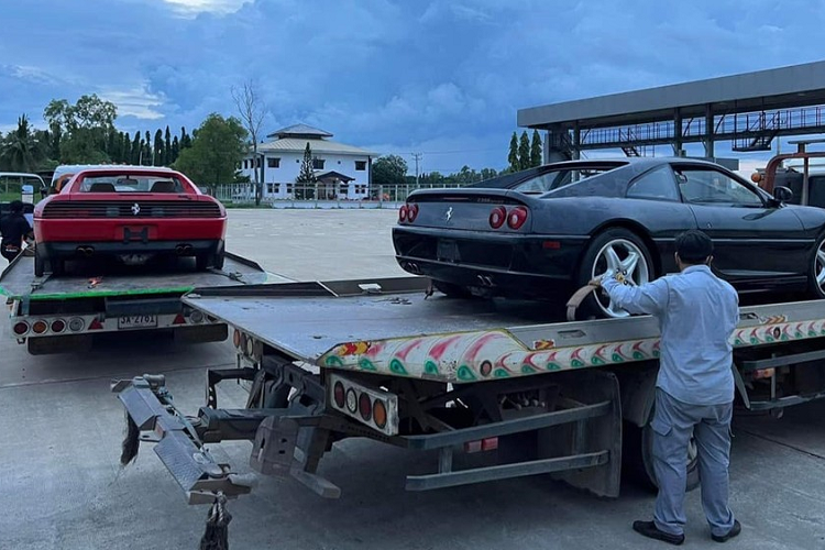 Trong khi đó, Ferrari F355 Berlinetta sở hữu động cơ V8, dung tích 3.5 lít, công suất tối đa 375 mã lực tại vòng tua máy 8.250 vòng/phút và mô-men xoắn cực đại 363 Nm tại vòng tua 6.000 vòng/phút. Siêu xe Ferrari F355 Berlinetta chỉ mất khoảng thời gian 4,7 giây đã có thể tăng tốc từ vị trí xuất phát lên 100 km/h trước khi đạt vận tốc tối đa 295 km/h.