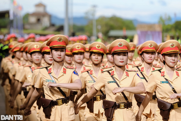 Sau lễ khai mạc là phần duyệt đội ngũ của 16 đội tuyển đến từ Công an các tỉnh, thành phố phía Nam; khối nữ Cảnh sát giao thông, Cảnh sát cơ động, Phòng cháy chữa cháy và đội ngũ Tân binh của Công an tỉnh Thừa Thiên Huế. 