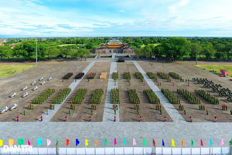 Ngày 4/7, tại quảng trường Ngọ Môn (TP Huế) diễn ra Lễ khai mạc vòng chung kết Hội thi điều lệnh, bắn súng, võ thuật Công an nhân dân (CAND) khu vực phía Nam năm 2022. Hội thi là sự kiện quan trọng của ngành công an nhằm chào mừng kỷ niệm 60 năm ngày truyền thống lực lượng Cảnh sát nhân dân. 