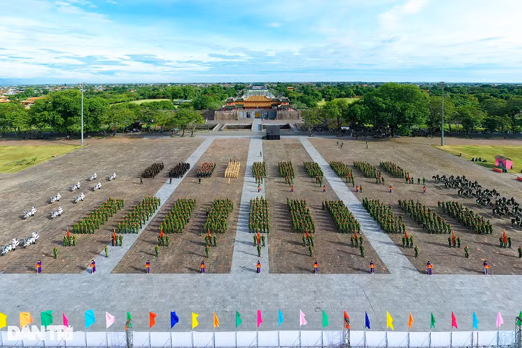 Ngày 4/7, tại quảng trường Ngọ Môn (TP Huế) diễn ra Lễ khai mạc vòng chung kết Hội thi điều lệnh, bắn súng, võ thuật Công an nhân dân (CAND) khu vực phía Nam năm 2022. Hội thi là sự kiện quan trọng của ngành công an nhằm chào mừng kỷ niệm 60 năm ngày truyền thống lực lượng Cảnh sát nhân dân. 