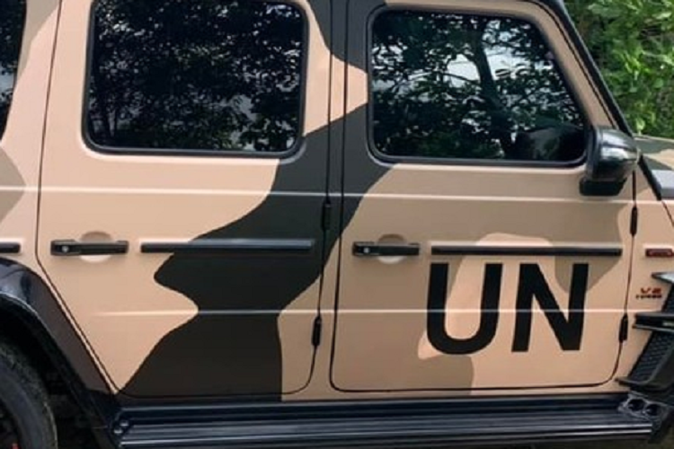 Trong đó, ngoài chiếc xe Mercedes-Benz G300 CDI mới mua về, mẫu xe SUV hạng sang Mercedes-AMG G63 thứ 3 của doanh nhân Tây Nguyên cũng đã lộ diện trên mạng xã hội.