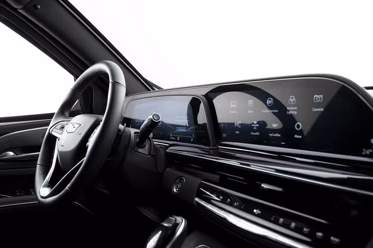 Gói độ Chairman cho Cadillac Escalade mới này bao gồm ghế cơ trưởng sang trọng ở khoang sau, tích hợp bảng điều khiển nhiệt độ và mát-xa.