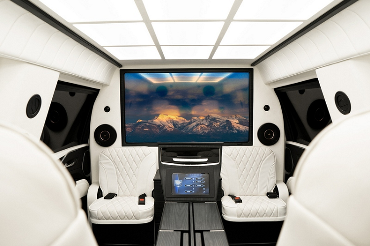 Tất nhiên, Cadillac Escalade của Inkas đã được trang bị kính chống đạn, thân vỏ được gia cố để có thể chống lại các cuộc tấn công bằng súng trường tấn công 7,62 mm và tối đa hai quả lựu đạn DM51 được kích nổ đồng thời bên dưới xe.