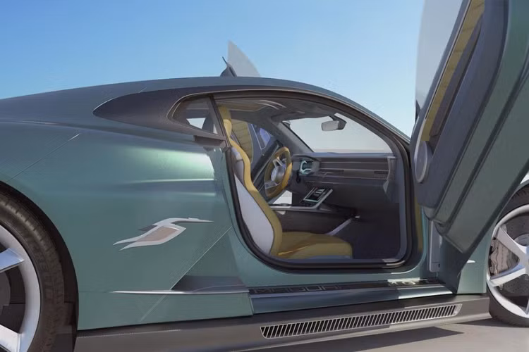 Như chúng ta có thể thấy từ những bức ảnh ở đây, phiên bản sản xuất của Maguari HS1 GTC đã có thay đổi một chút trên mặt thiết kế ngoại thất. Những thay đổi bao gồm hốc gió khác biệt trên tấm cản va trước, biểu tượng Maguari bớt sắc hơn trên phần mũi xe để phù hợp quy định an toàn, tấm chẻ gió lớn hơn, gương bên nhỏ hơn, và bộ 4 ống pô hình chữ nhật. Mẫu xe vẫn giữ lại bộ la-zăng hợp kim khóa trung tâm cỡ lớn 22 inch ở phía trước và 23 inch ở phía sau, bọc trong lốp 285/35 ZR22 phía trước và 335/30 ZR23 phía sau.