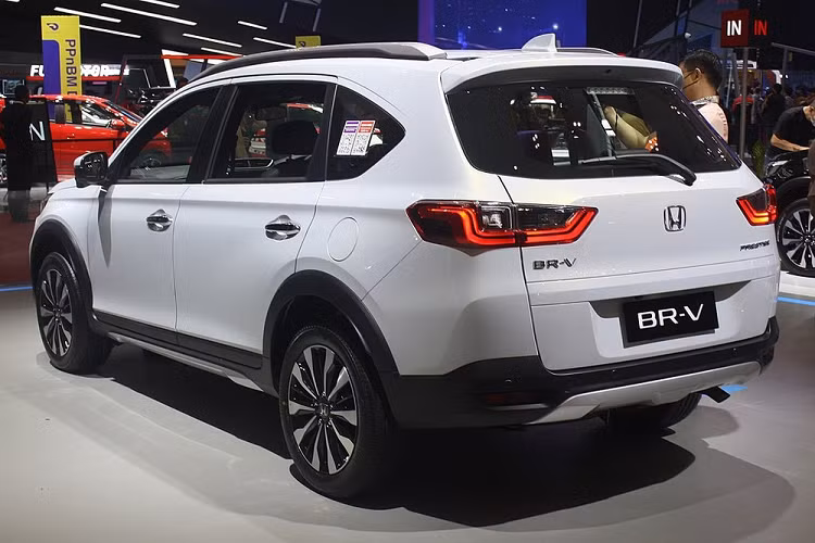 Theo dữ liệu của Hiệp hội ngành công nghiệp ôtô Indonesia, ngoài Việt Nam, trong năm 2022, Honda còn ngừng xuất khẩu Brio sang thị trường Philippines. Theo ông Billy, việc cải tiến động cơ xăng 1.2L của Honda Brio để đáp ứng tiêu chuẩn khí thải Euro 5 không phải là dễ. Để làm như vậy, Honda Indonesia sẽ phải phát triển thêm động cơ này và điều đó ảnh hưởng đến tính kinh tế của xe. Do đó, quyết định ngừng xuất khẩu Honda Brio sang Việt Nam và Philippines là điều dễ hiểu.