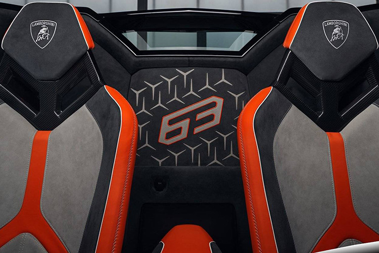 Dù cùng sản xuất 63 chiếc siêu xe như Lamborghini Aventador SVJ 63 Roadster nhưng mức giá xe Lamborghini Sian lại gấp hơn 5 lần. Trước đó, đại gia siêu xe Việt Nam là Minh Nhựa từng mong muốn đổi dàn xe của mình bao gồm luôn Pagani Huayra để lấy siêu phẩm Lamborghini Sian nhưng chưa rõ có được chấp thuận hay không.