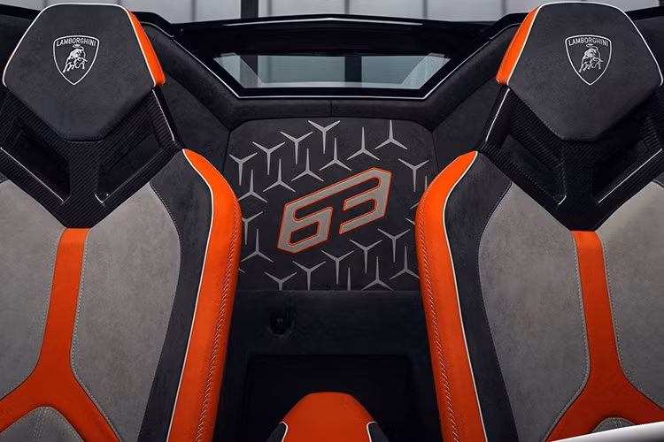 Dù cùng sản xuất 63 chiếc siêu xe như Lamborghini Aventador SVJ 63 Roadster nhưng mức giá xe Lamborghini Sian lại gấp hơn 5 lần. Trước đó, đại gia siêu xe Việt Nam là Minh Nhựa từng mong muốn đổi dàn xe của mình bao gồm luôn Pagani Huayra để lấy siêu phẩm Lamborghini Sian nhưng chưa rõ có được chấp thuận hay không.