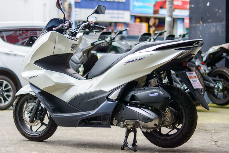 Trong tầm giá tới gần 100 triệu đồng này, Honda PCX e:HEV sẽ cạnh tranh với Honda SH 150i (90-99 triệu đồng), Piaggio Medley (95,3 triệu đồng), Vespa GTS Super 125 (92,6 triệu đồng),… 