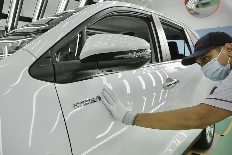 Cũng theo ông Tjahjono, trong giai đoạn đầu, Toyota Innova 2023 lắp ráp tại Indonesia sẽ bắt đầu được xuất khẩu sang 13 quốc gia ở châu Á, Trung Mỹ, Nam Mỹ và châu Phi từ tháng 2 năm sau. Trong giai đoạn tiếp theo, kéo dài từ tháng 4-5/2023, mẫu MPV này sẽ tiếp tục được xuất khẩu sang 3-4 quốc gia tại khu vực Trung Đông