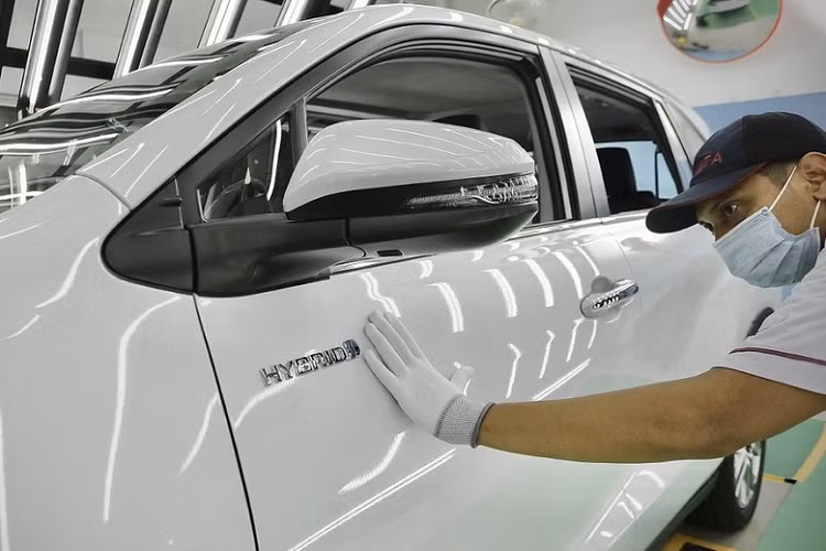 Cũng theo ông Tjahjono, trong giai đoạn đầu, Toyota Innova 2023 lắp ráp tại Indonesia sẽ bắt đầu được xuất khẩu sang 13 quốc gia ở châu Á, Trung Mỹ, Nam Mỹ và châu Phi từ tháng 2 năm sau. Trong giai đoạn tiếp theo, kéo dài từ tháng 4-5/2023, mẫu MPV này sẽ tiếp tục được xuất khẩu sang 3-4 quốc gia tại khu vực Trung Đông