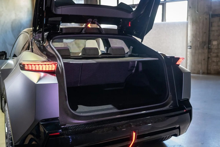 Hiện hãng Toyota không công bố thông số vận hành của bZ Compact SUV. Tuy nhiên, nhiều khả năng xe sẽ được lên dây chuyền sản xuất thương mại dưới dạng SUV cỡ C và được định vị thấp hơn đàn anh bZ4X. 