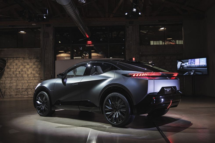 Tuy là xe concept nhưng Toyota bZ Compact SUV sở hữu thiết kế ngoại thất như đã sẵn sàng lên dây chuyền sản xuất thương mại.