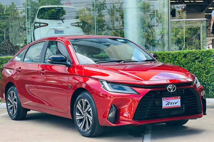 Tại Thái Lan, giá xe Toyota Vios 2023 quy đổi dao động từ 355 tới 455 triệu đồng. Dự kiến, Toyota Vios 2023 sẽ ra mắt tại Việt Nam vào đầu năm sau. Ở nước ta, đây là mẫu xe rất được người tiêu dùng ưa chuộng vì giá thành rẻ và thiết kế hợp thị hiếu. Tính đến tháng 10/ 2022, Vios là mẫu xe bán chạy nhất thị trường Việt với doanh số đạt 18.780 chiếc.