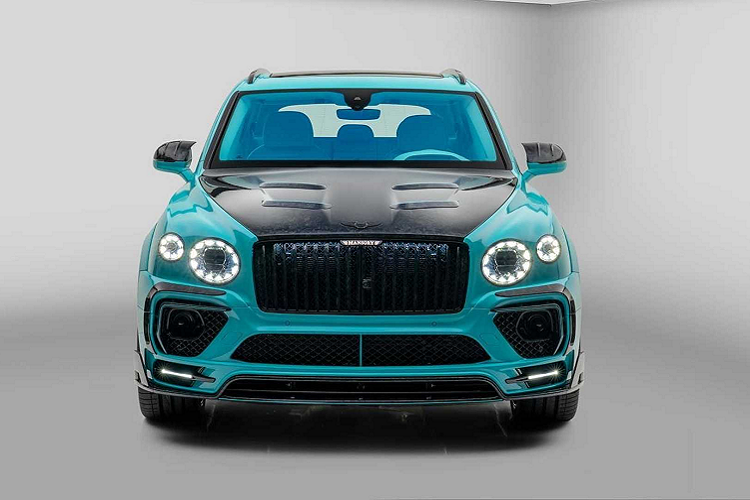 Hầu như tất cả những nâng cấp ở ngoại thất đều được làm bằng chất liệu carbon. Tất cả các chi tiết carbon đều được sản xuất trong nồi hấp riêng của chính thương hiệu Mansory và đạt được chất lượng sản xuất hoàn hảo. Cũng chính chỉ có những kỹ sư và nhà thiết kế lành nghề của Mansory mới có thể hoàn thiện được các chi tiết độ ở mức hoàn hảo cao nhờ nhiều năm kinh nghiệm đúc kết.