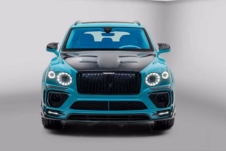 Hầu như tất cả những nâng cấp ở ngoại thất đều được làm bằng chất liệu carbon. Tất cả các chi tiết carbon đều được sản xuất trong nồi hấp riêng của chính thương hiệu Mansory và đạt được chất lượng sản xuất hoàn hảo. Cũng chính chỉ có những kỹ sư và nhà thiết kế lành nghề của Mansory mới có thể hoàn thiện được các chi tiết độ ở mức hoàn hảo cao nhờ nhiều năm kinh nghiệm đúc kết.