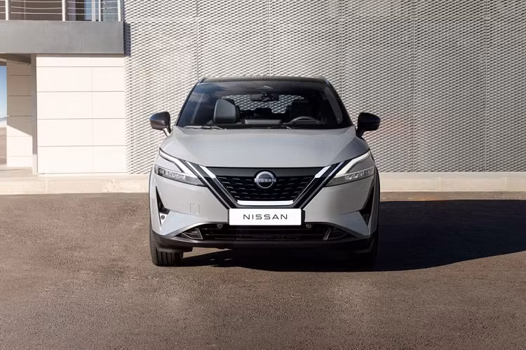 Nissan cho biết hệ thống truyền động này cung cấp “hiệu suất nhiên liệu vượt trội và lượng khí thải CO2 thấp hơn” so với một chiếc xe ICE thông thường. Nhà sản xuất ô tô Nhật ước tính mức tiêu thụ nhiên liệu trung bình của chiếc crossover là 4,3L/100 km và lượng khí thải CO2 là 119/km.
