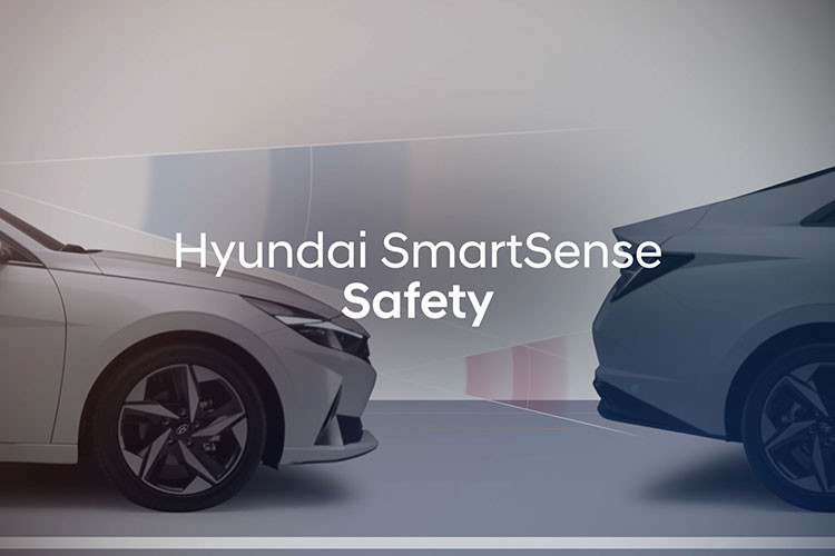 Đáng chú ý là xe sở hữu gói công nghệ an toàn chủ động Hyundai SmartSense, bao gồm những tính năng như hỗ trợ đèn pha, hỗ trợ cảnh báo va chạm phía trước, cảnh báo mất tập trung cho người lái, hỗ trợ giới hạn tốc độ chỉnh tay, hỗ trợ giữ làn đường và hỗ trợ bám làn đường.