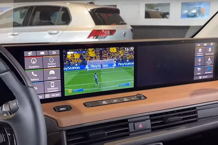 Đồng thời, vị đại diện liên doanh Sony - Honda cũng thừa nhận sẽ phải mất một khoảng thời gian đáng kể và nhiều sự đầu tư hơn nữa để khiến cho những chiếc xe điện sắp tới của Honda có thể tự lái hoàn toàn. Honda đang rất tích cực đầu tư vào phát triển công nghệ sản xuất xe điện. Mới đây, hãng đã đầu tư 4,4 tỷ USD xây nhà máy pin liên doanh với LG Energy Solution tại Mỹ.