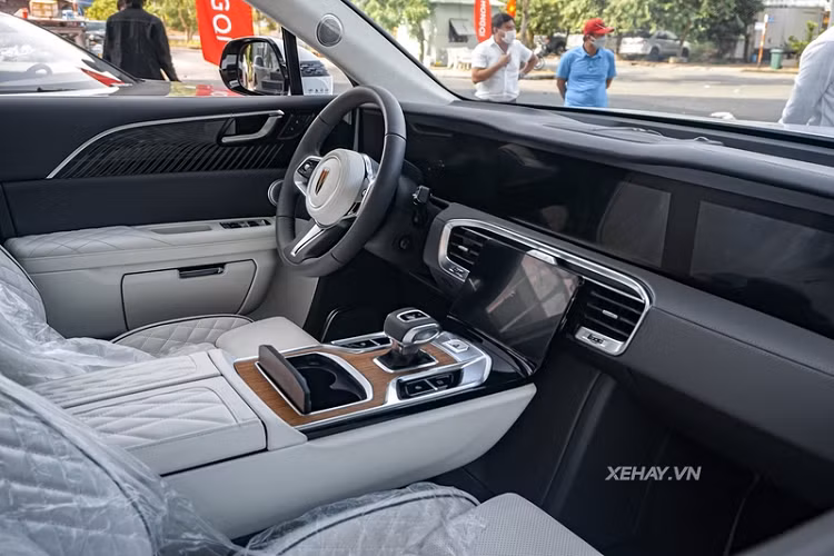 E-HS9 được trang bị 2 mô-tơ điện ở cầu trước và cầu sau, cho tổng công suất 550 mã lực và mô-men xoắn 750Nm, giúp chiếc SUV chỉ cần 4,8 giây để tăng tốc từ 0 - 100 km/h.