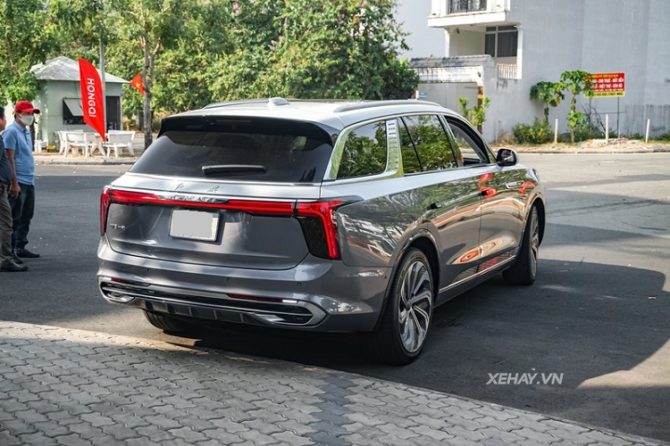 Chiếc SUV thuần điện được trang bị đèn pha LED Matrix, tay nắm cửa dạng ẩn, đèn hậu lấy cảm hứng từ chòm sao Bắc Đẩu, và hệ thống treo thích ứng có thể hạ gầm thêm 45mm, hoặc nâng cao gầm lên 60mm. Xe có kích thước dài x rộng x cao lần lượt là 5.209 x 2.010 x 1.713 mm. Chiều dài cơ sở 3.110mm.