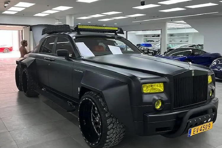 Việc độ xe Rolls-Royce từ lâu đã có các thương hiệu như Brabus, Hamann hay Mansory đảm nhận với các bộ body kit hiếu chiến làm thay đổi diện mạo ngoại thất và còn có luôn việc thay mâm độ, nâng cấp động cơ hay bọc lại toàn bộ da cho khoang lái. Nhưng từ trước đến nay, chưa nghe nói đến việc thay đổi hệ truyền động của xe Rolls-Royce. Chính vì điều này mà một tác phẩm độc đáo Rolls-Royce Phantom 6x6 ra đời đã gây bất ngờ nhiều người và có thể gây sốc.